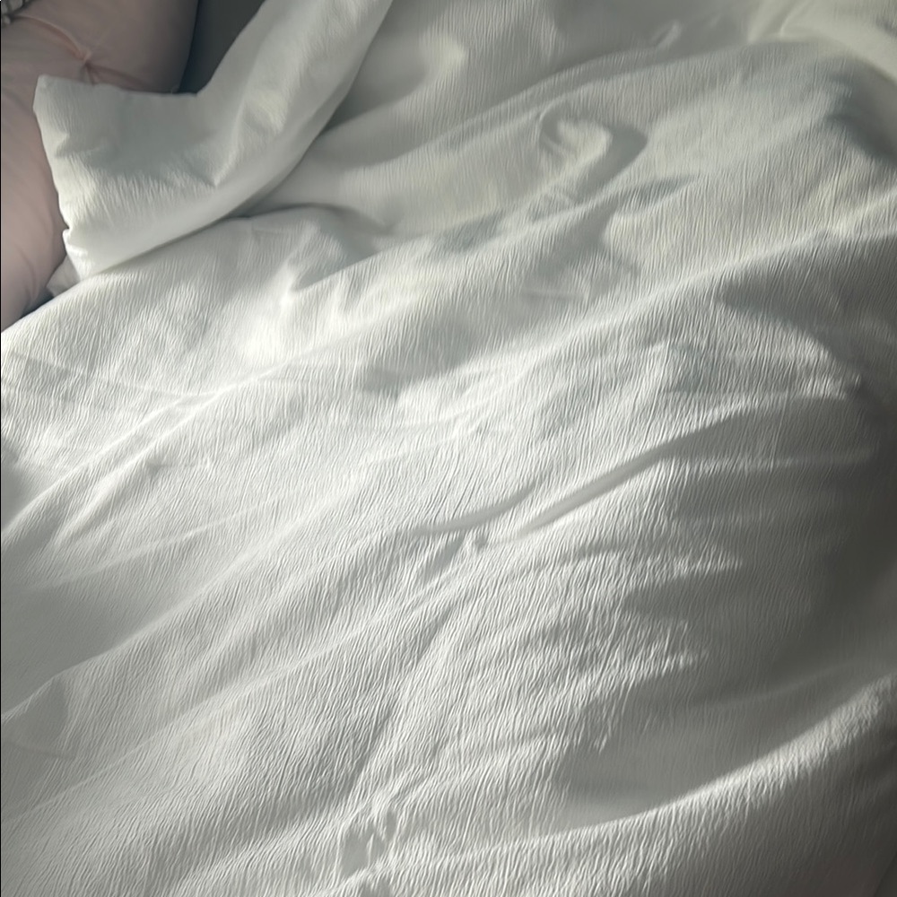 Room Essentials White Comforter